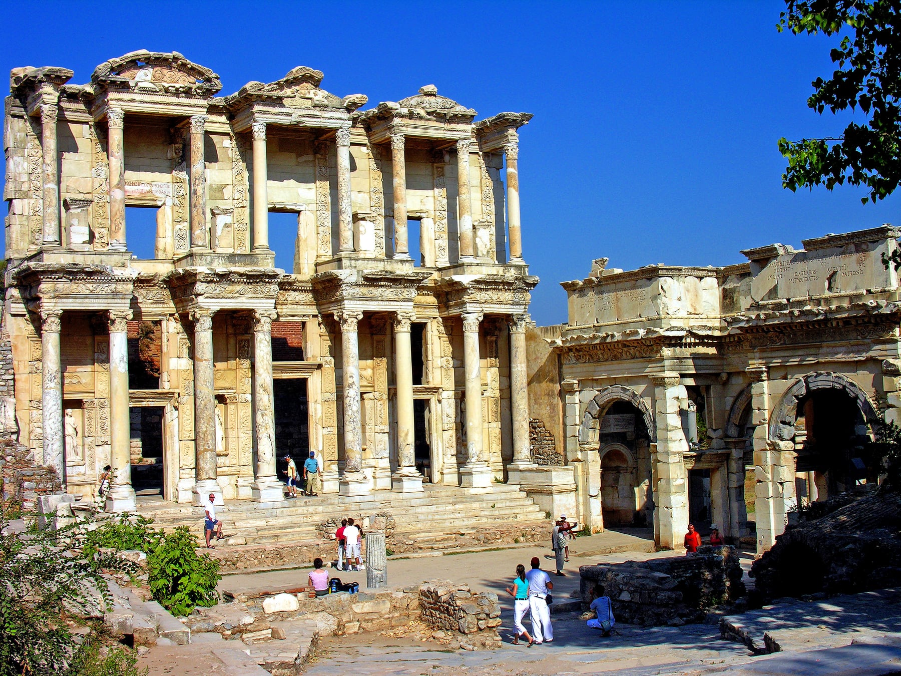 Celsus Kütüphanesi ve çevresi