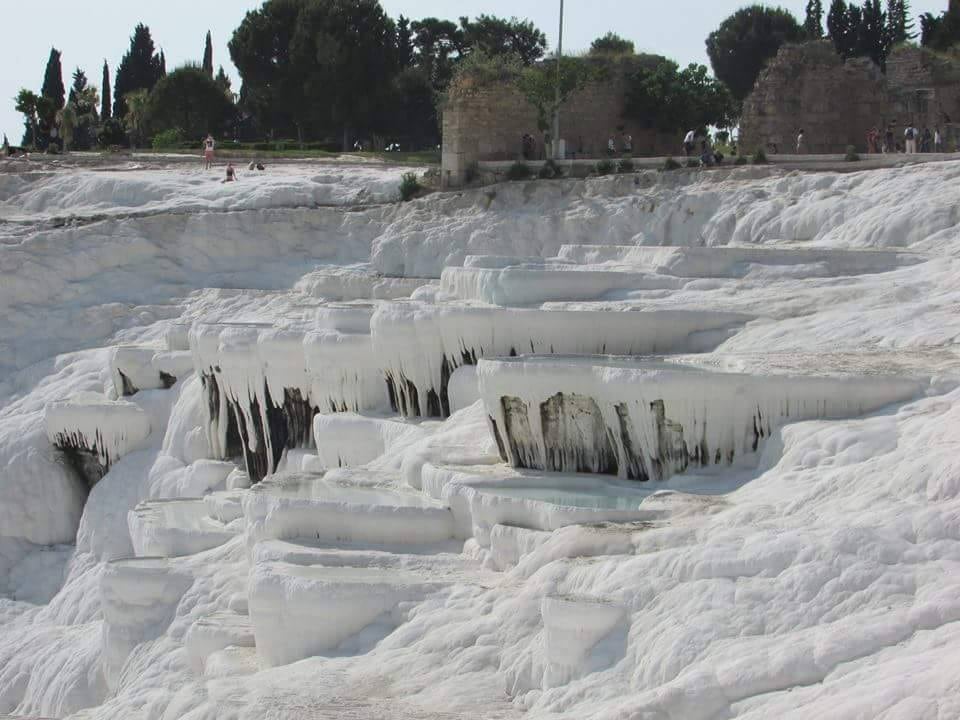 Travertenler ve Hierapolis manzarası